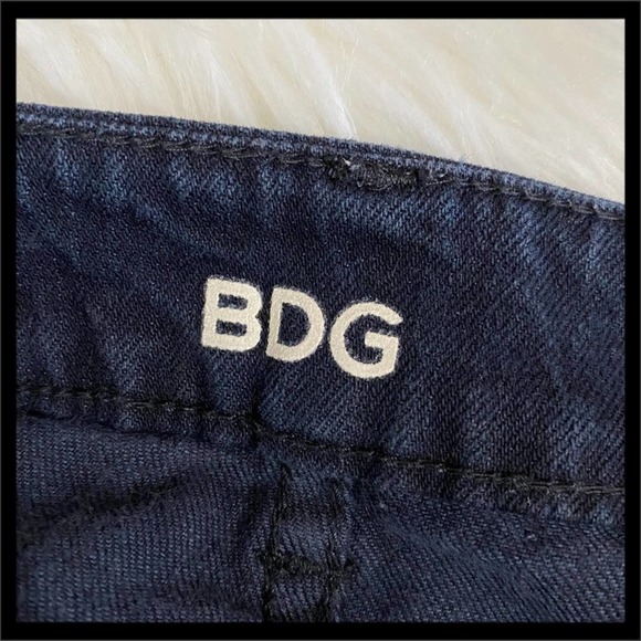 Urban Outfitters BDG High Rise Erin 5-Pocket Short - Picture 4 of 4